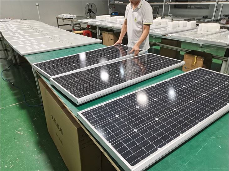 90W Solar Street Light